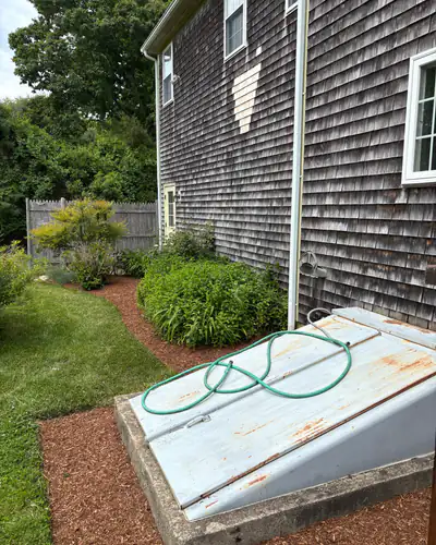 Curving mulch bed along the side of the house